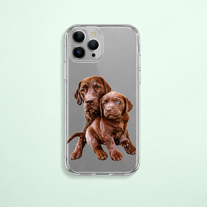 Funda de móvil transparente personalizada con la imagen de dos cachorros de labrador marrones.