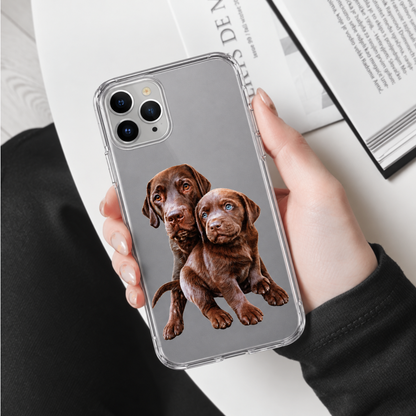 Funda de móvil personalizada con cachorros marrones sobre fondo claro.