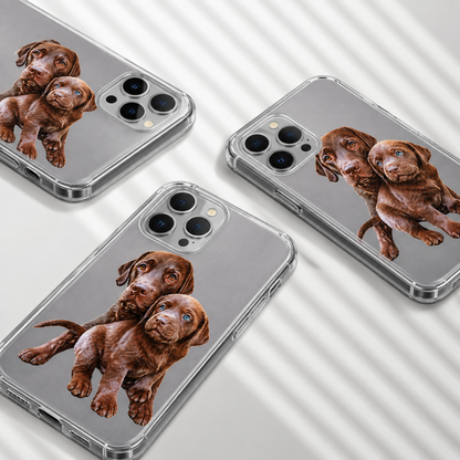 Tres fundas de móvil personalizadas con imágenes de cachorros de labrador marrones. Material transparente.