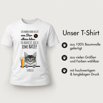Camiseta blanca 100% algodón con ilustración de un gato y cerveza, además de una frase.