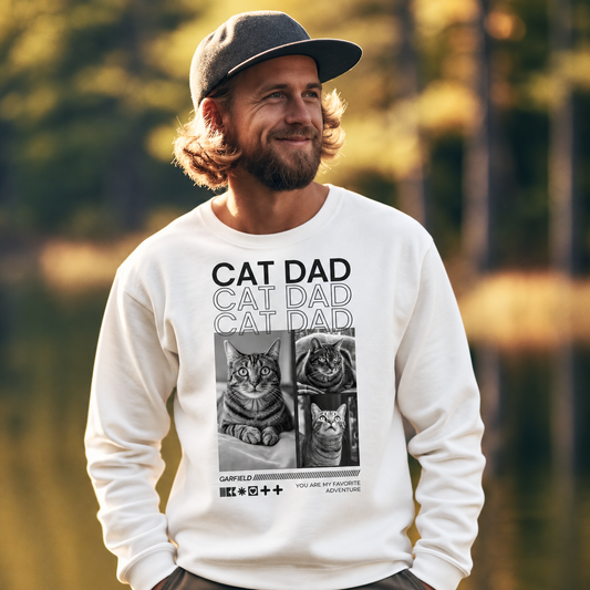 Sudadera blanca con el texto "Cat Dad" y fotos de gatos.