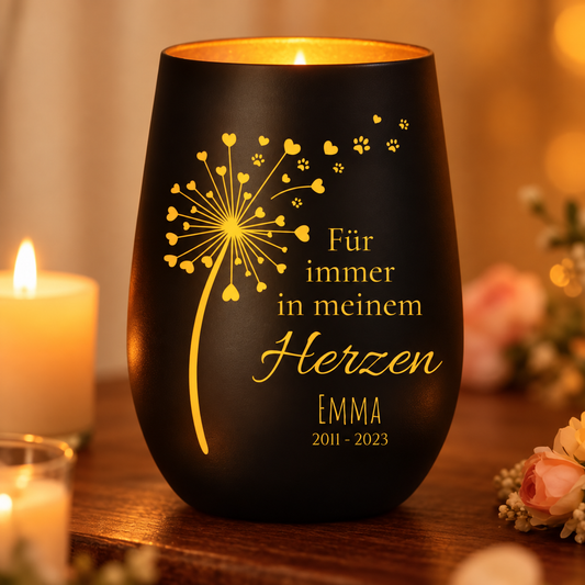 Vela conmemorativa negra personalizada con letras doradas y corazones.