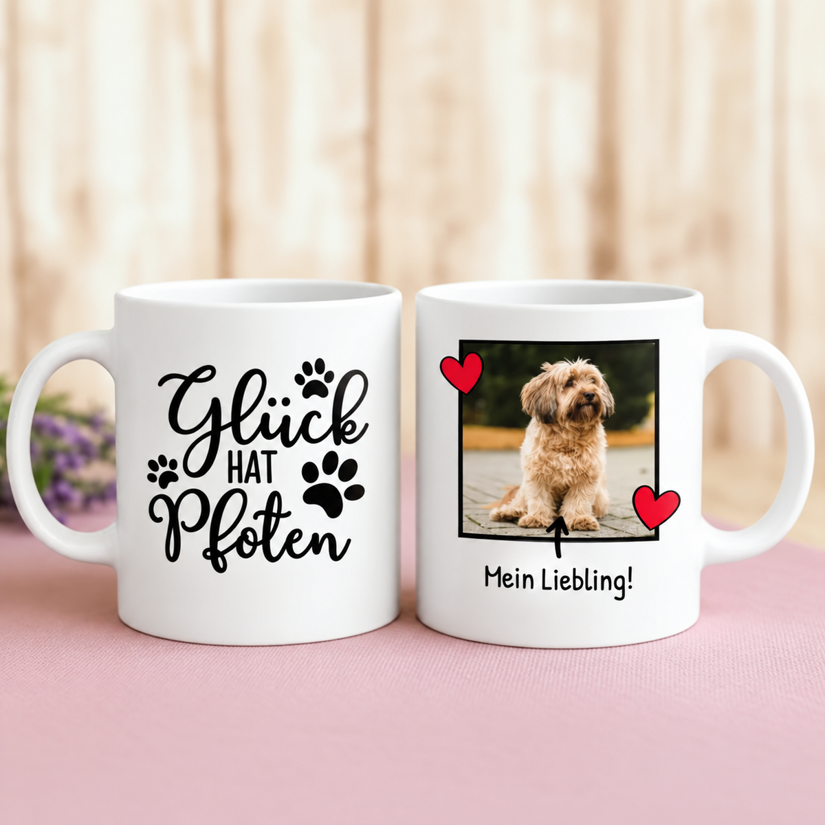 Taza blanca personalizada con motivo de perro, la frase "Glück hat Pfoten" y foto.