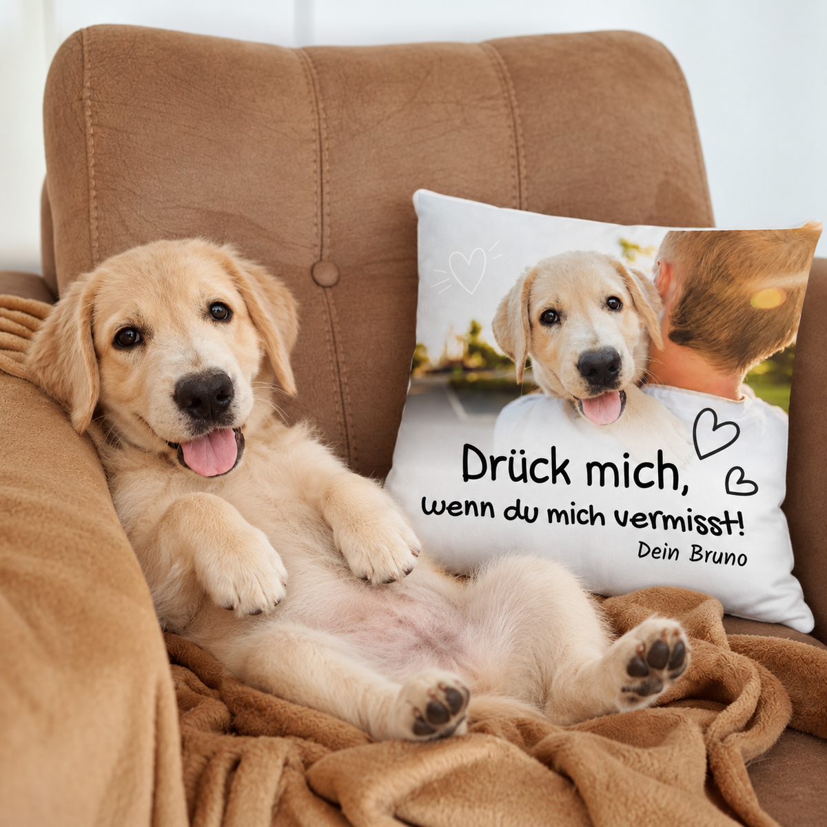 Cojín personalizado con el texto "Drück mich, wenn du mich vermisst!" y la foto de un perro.