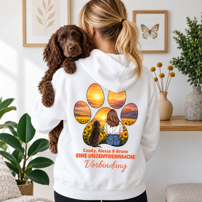 Sudadera con capucha blanca con una niña y un perro al atardecer, personalizable.