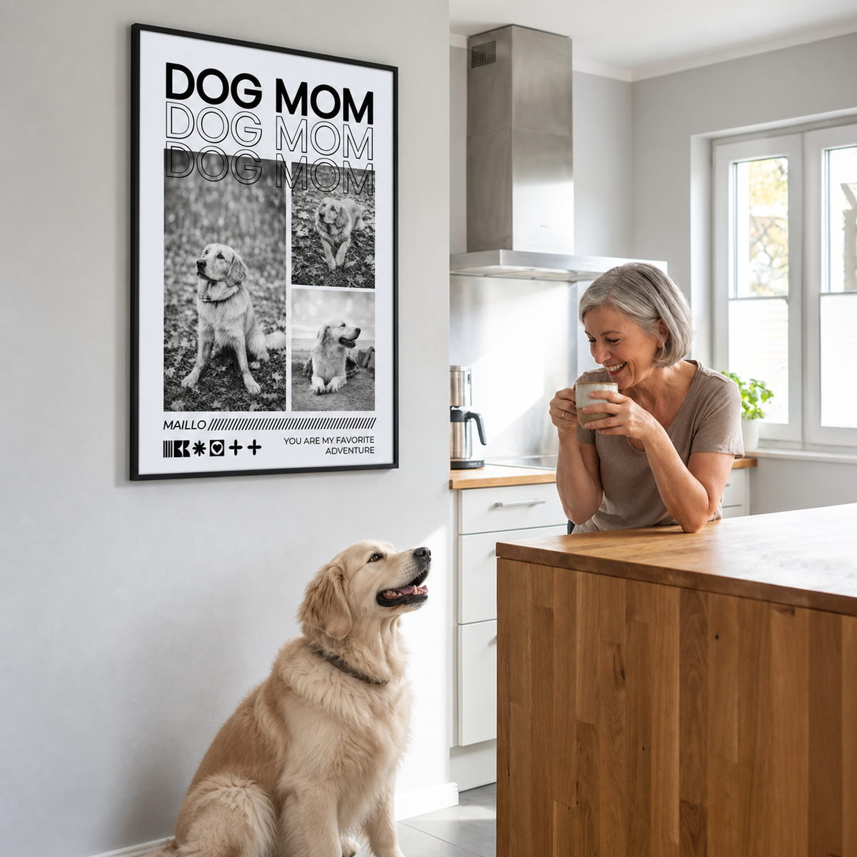 Pósters personalizados Dog Mom en blanco y negro, enmarcados, con fotos de perros y texto. Perro sentado frente a una mujer en una cocina moderna.