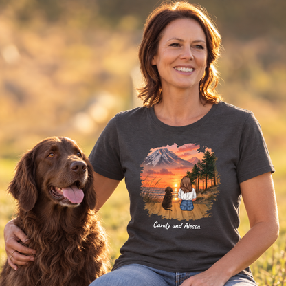 Camiseta gris oscuro con motivo personalizado de una mujer y un perro ante un paisaje de montaña.