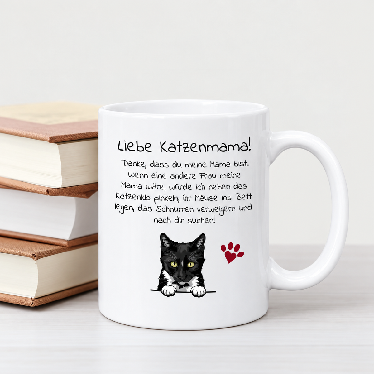 Taza blanca personalizada con motivo de gato y texto para mamás gatunas.