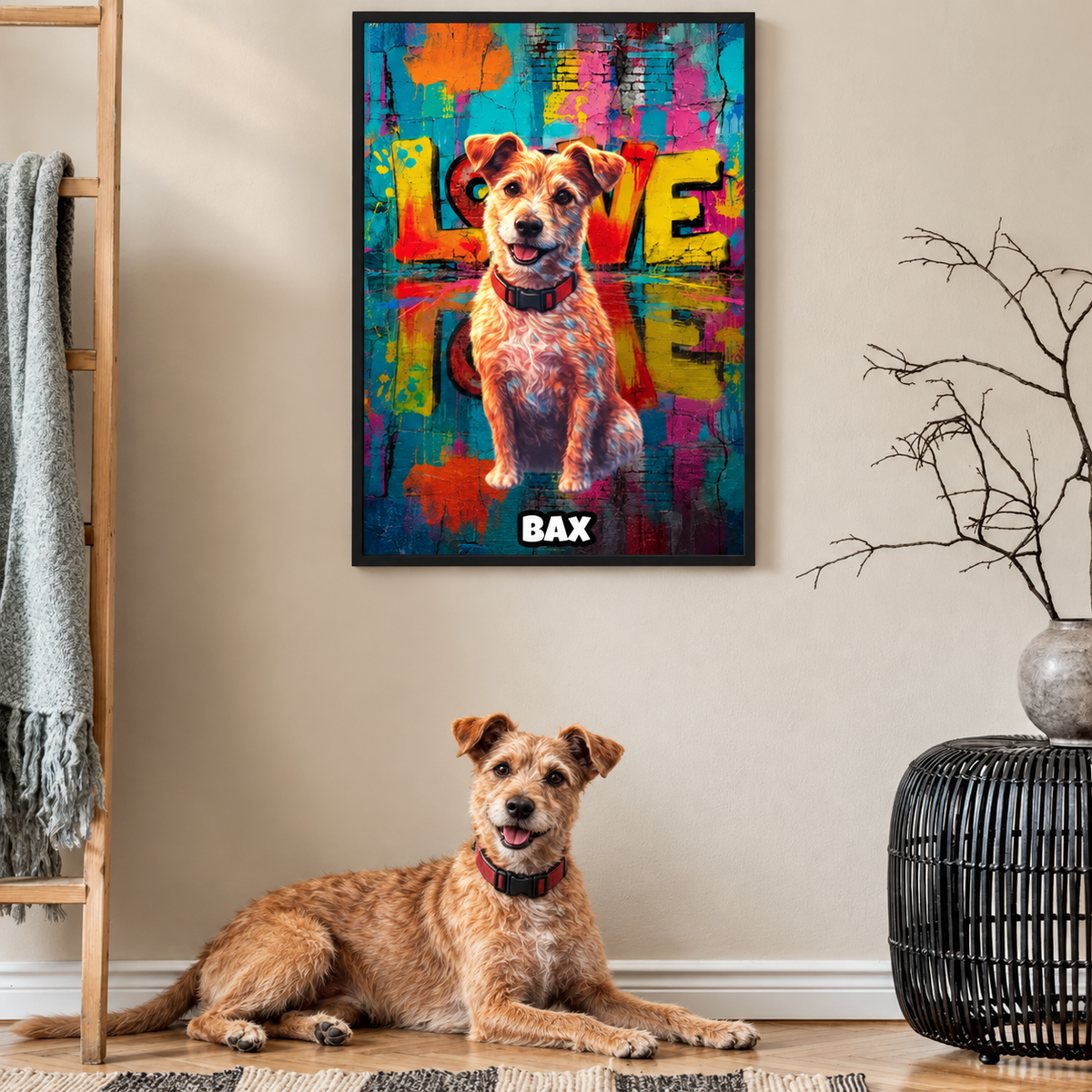 Pósters street art personalizados con foto de perro en colores vivos, enmarcados en la pared. Perro tumbado en el suelo.