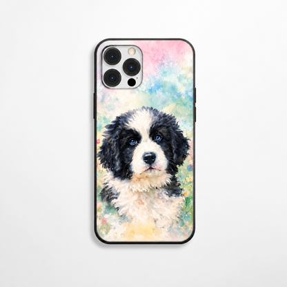 Funda de móvil con motivo de perro en acuarela, degradado en tonos pastel.