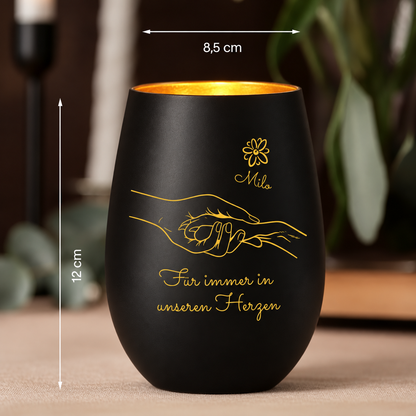 Luz conmemorativa negra personalizada con letras doradas y huella de mano, altura 12 cm, diámetro 8,5 cm.