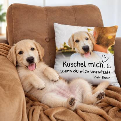 Cojín con el texto "Kuschel mich, wenn du mich vermisst!" y un motivo de perro.