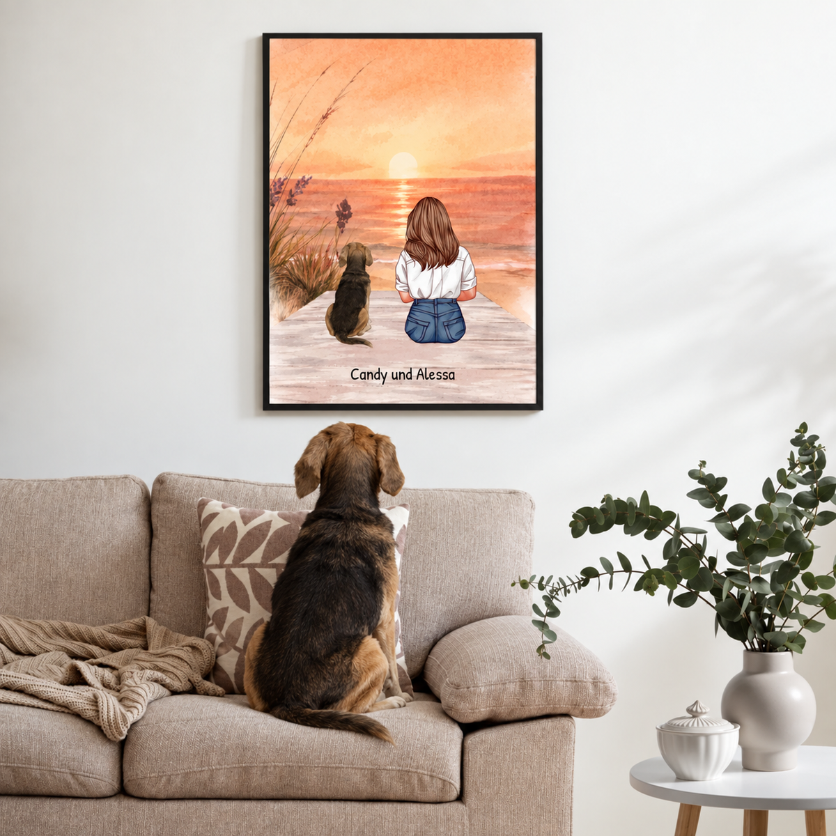 Póster personalizado enmarcado de una niña y un perro en la playa al atardecer.