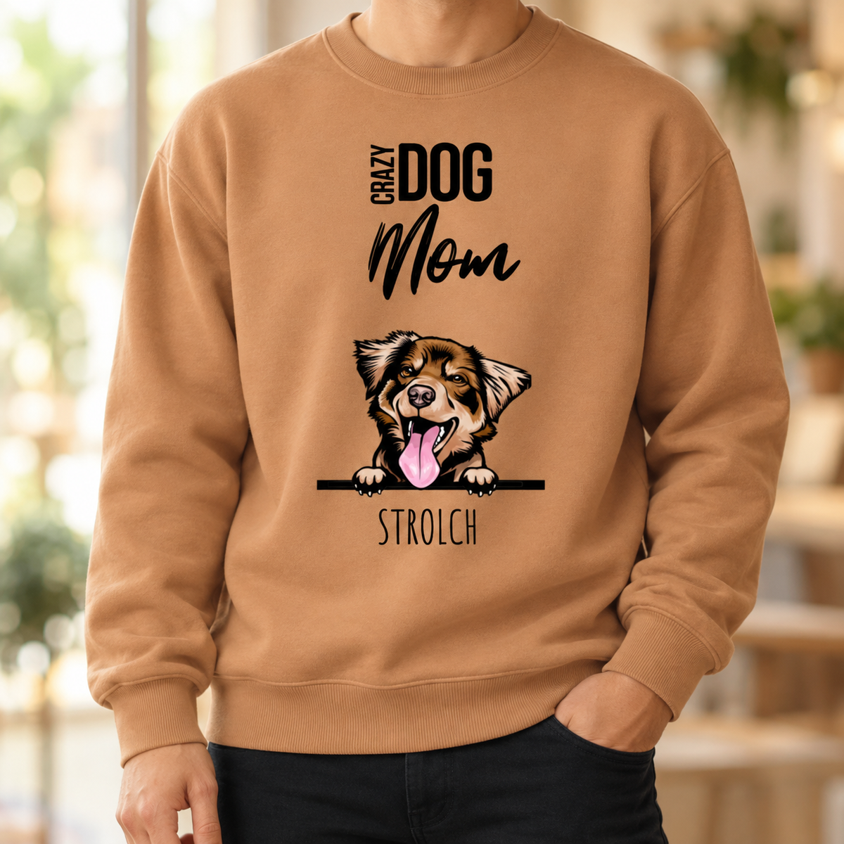 Sudadera beige con el texto "Crazy Dog Mom" y una colorida figura de perro.