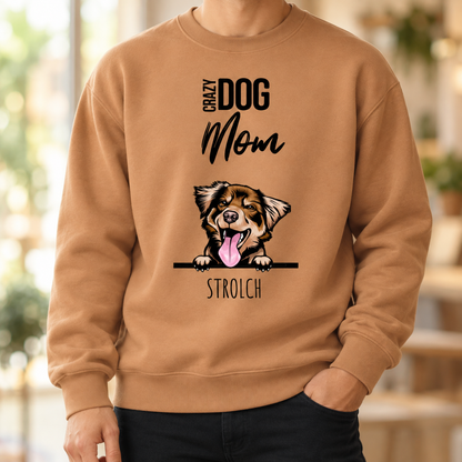 Sudadera beige con el texto "Crazy Dog Mom" y una colorida figura de perro.