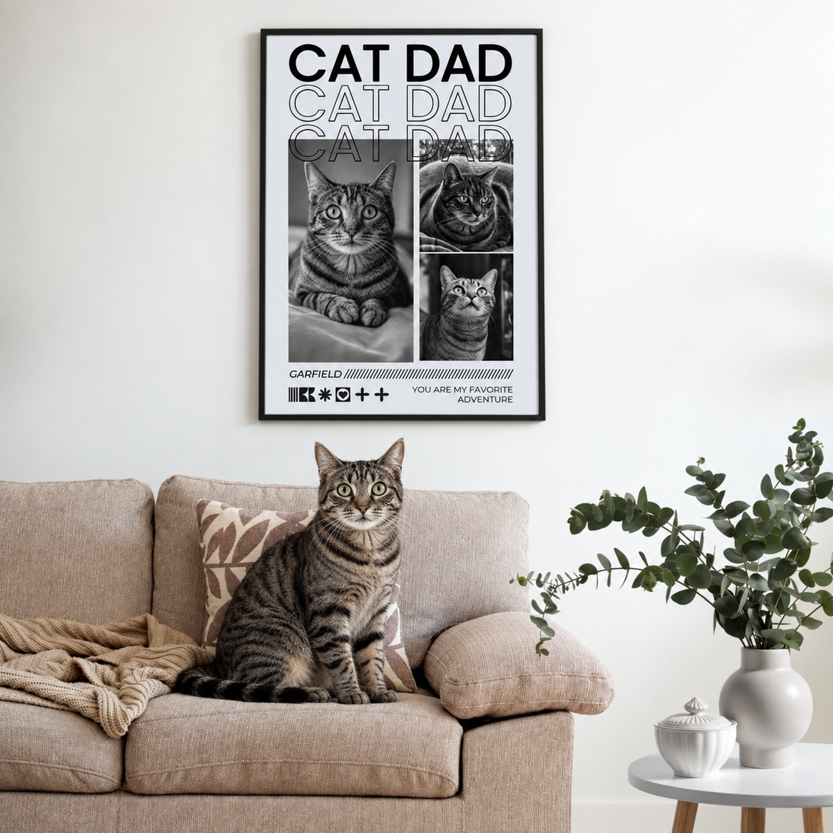 Decoración con póster personalizado "Cat Dad" con fotos de un gato, enmarcado en una pared.