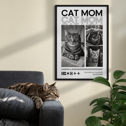 Póster personalizado con fotos de gatos en blanco y negro, marco negro, colgado en un salón.