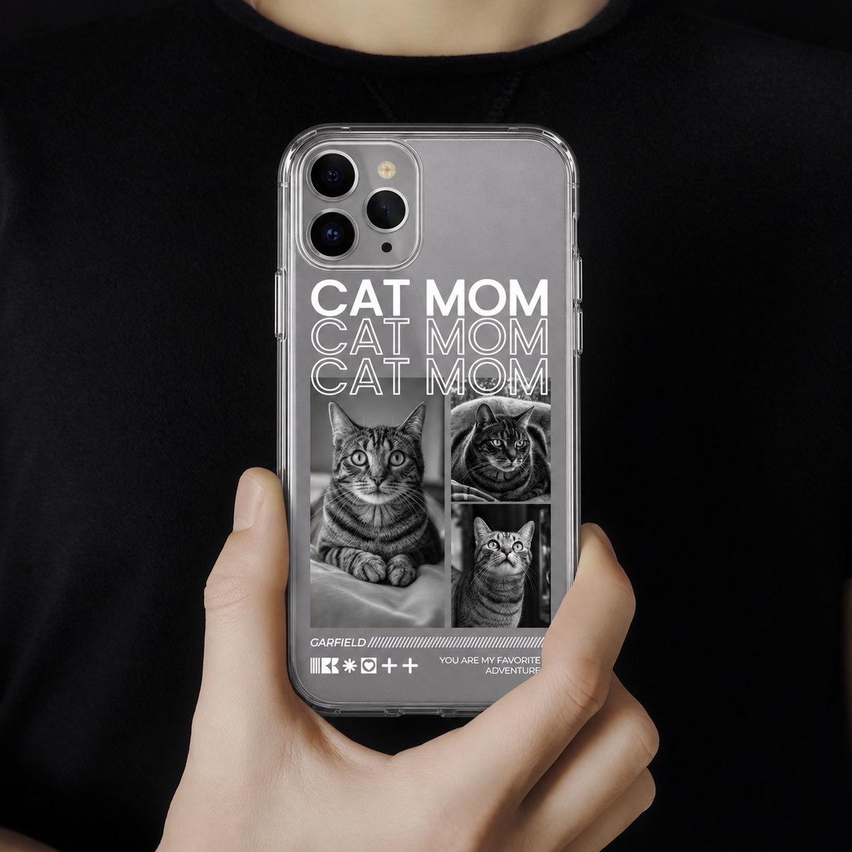 Funda de móvil personalizada con motivos de gatos y el texto "Cat Mom" en un diseño limpio y moderno.