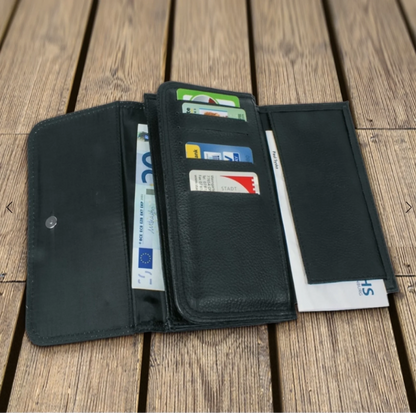 Cartera de piel negra personalizada con varios tarjeteros y un compartimento para billetes.