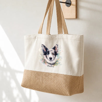 Bolsa de compras beige con estampado en acuarela de un perro y el nombre “Balou”. Mitad inferior de yute.