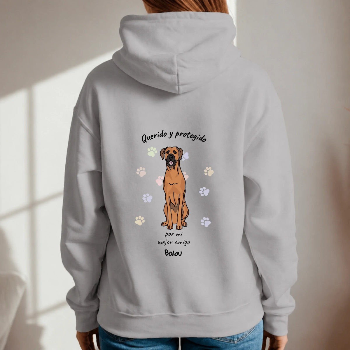Sudadera con capucha personalizada – Querido y protegido – imagen del producto 1 de 6