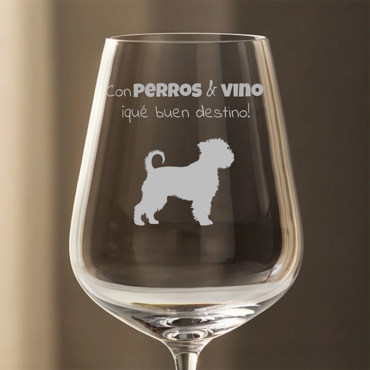 Copa de vino personalizada – Con perros & vino, qué buen destino – imagen del producto 1 de 2