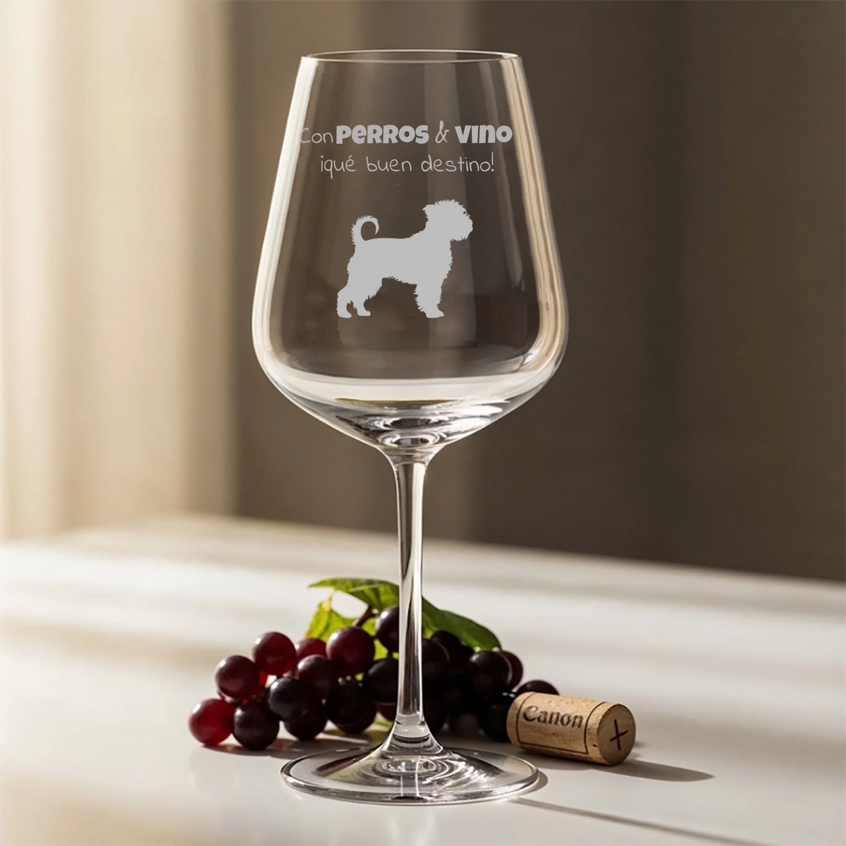 Copa de vino personalizada – Con perros & vino, qué buen destino – imagen del producto 2 de 2