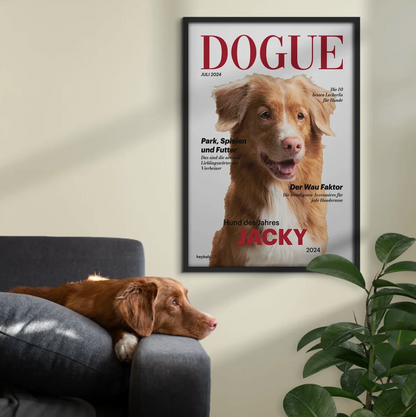 Póster de perro personalizado enmarcado, con un perro tumbado relajado en un sofá al lado.