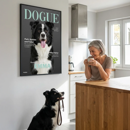 Póster personalizado con perro en portada de revista, marco negro, cocina moderna al fondo.