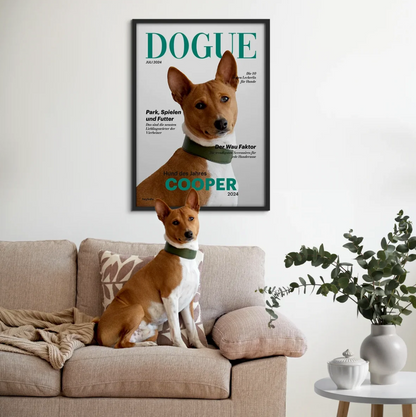 Póster personalizado con perro en un sofá, diseño moderno y marco gris.