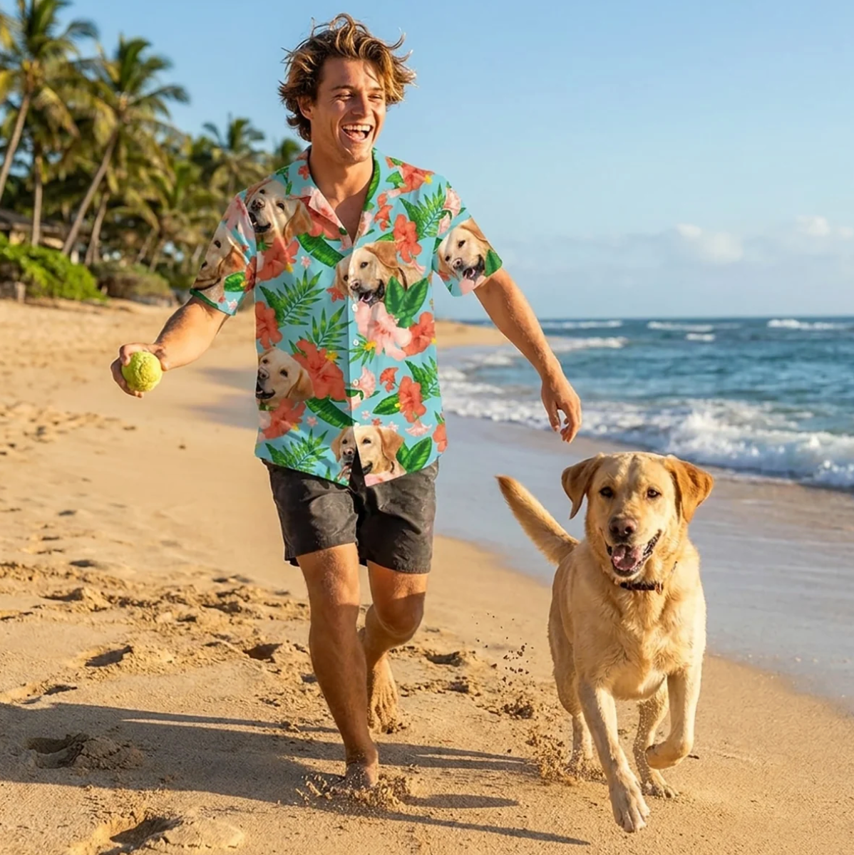 Hombre con camisa hawaiana personalizada con un perro en la playa en un día soleado. Camisa con flores y perros de colores.