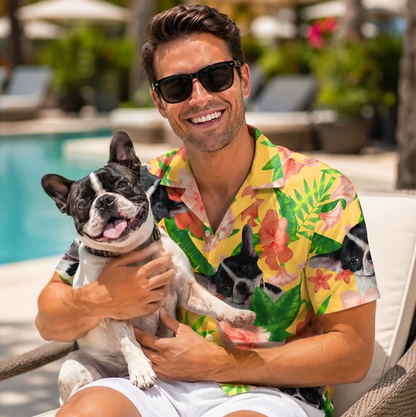Camisas hawaianas personalizadas con colorido estampado de flores y plantas, llevadas por un hombre con un perro.
