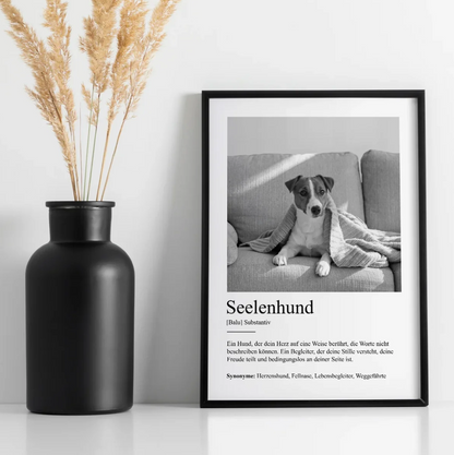 Póster personalizado con la definición "Seelenhund" y la foto de un perro en un sofá.