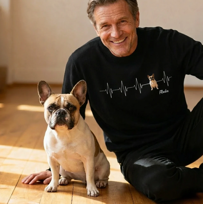 Sudadera negra personalizada con motivo de latido y foto de perro. Un hombre sentado junto a un perro.