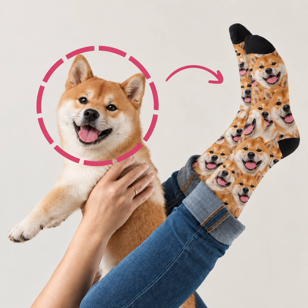 Calcetines personalizados con estampado fotográfico de shiba inu, marrón claro con detalles negros.